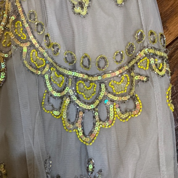 Needle & Thread Tiered Petal Embellished Tulle Dress in Beige Yellow Size 8 - Picture 5 of 15